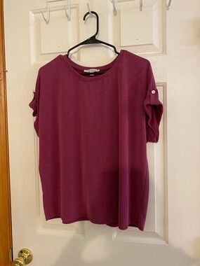 Green Envelope Plum Short-Sleeve Tab-Sleeve Tee